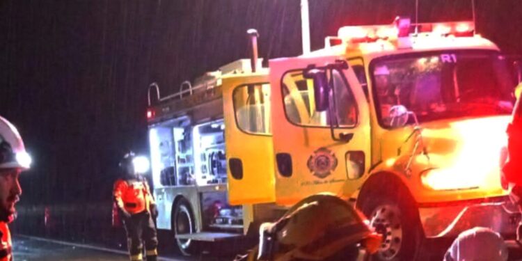 Familia queda en estado crítico tras volcamiento de camioneta de alta energía en Malleco.