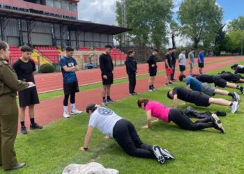 Jóvenes de la provincia del Biobío se presentaron a una jornada de pruebas físicas para aspirar a Carabineros.