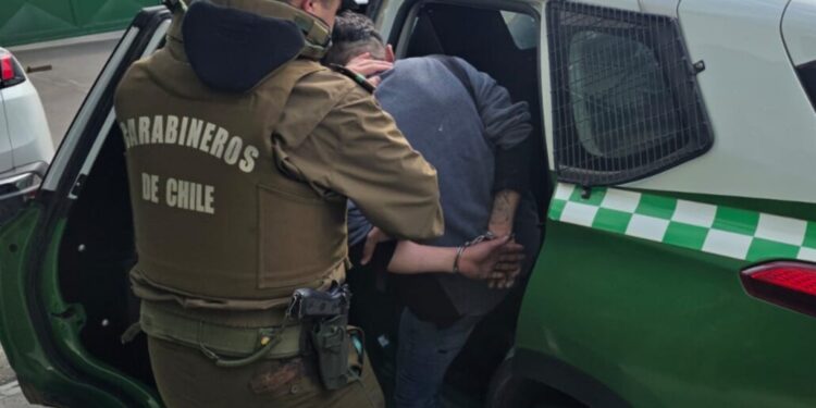 Pelea en el sector sur de Los Ángeles resultó en un hombre herido por disparos: detenido fue formalizado y el arma tenía un encargo por robo.