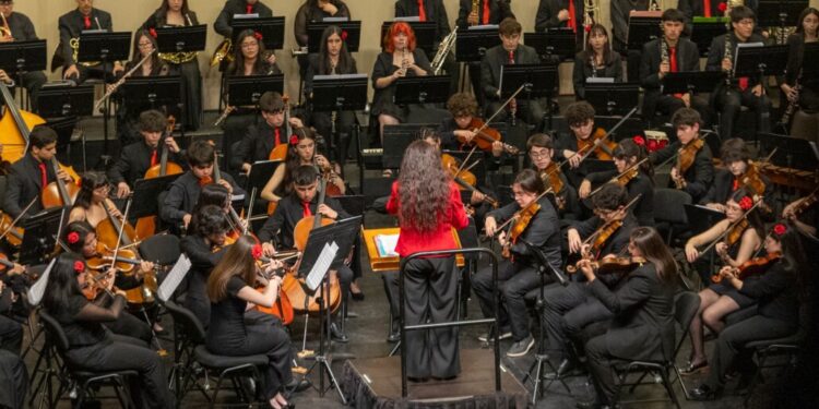 Miles de personas disfrutaron de los conciertos de gala y comunitarios de la Orquesta Sinfónica Juvenil Regional del Biobío en Los Ángeles.