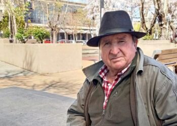 El último lustrabotas de Los Ángeles: un legado viviente de una época olvidada.