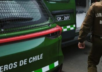 Dos hombres resultaron heridos en un violento asalto en Los Ángeles, uno de ellos fue apuñalado por una mujer.