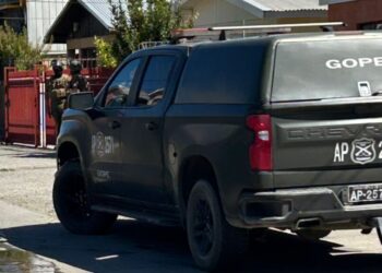 Al menos cuatro personas han sido arrestadas tras un allanamiento masivo en Los Ángeles y Nacimiento.