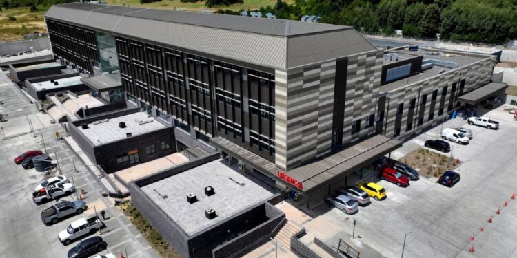 Tragedia en Villarrica: Hallan el cuerpo sin vida de una funcionaria en el hospital local.