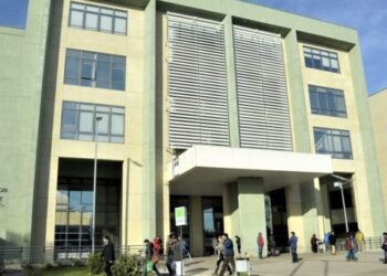 Médicos en Los Ángeles recibieron millones sin prestar servicios: el informe presentado por la Contraloría.