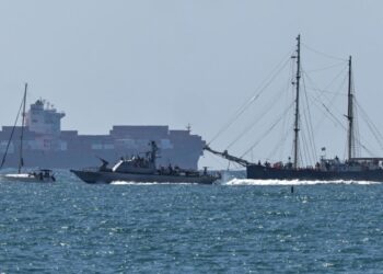 Flotilla humanitaria hacia Gaza se reduce a un solo barco tras ser interceptada por Israel en el Mediterráneo.