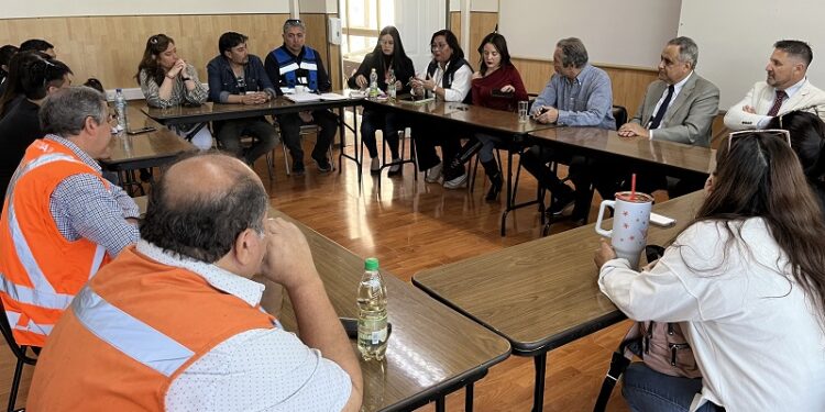 Atasco en el Valle de Cóndores: mesa de trabajo avanza, pero los autos siguen atrapados en el tráfico.