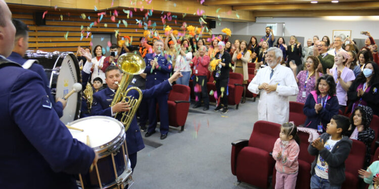 La Dixie Band hizo mover el esqueleto en el Hospital de Niños Dr. Roberto del Río.
