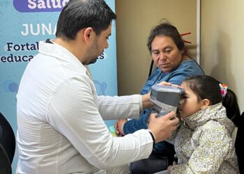 Tecnología y respaldo para estudiantes con baja visión.