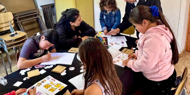 Familias de Vichuquén asistieron a un encuentro sobre educación y desarrollo infantil organizado por FOSIS.