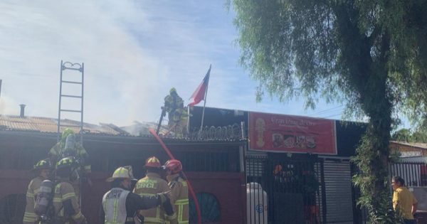 [COLINA] Fuego en un local de comida activa a los equipos de emergencia