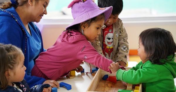 ¡Atención, mamás y papás! JUNJI ya abrió las postulaciones 2026 para jardines infantiles y salas cuna en todo Chile.