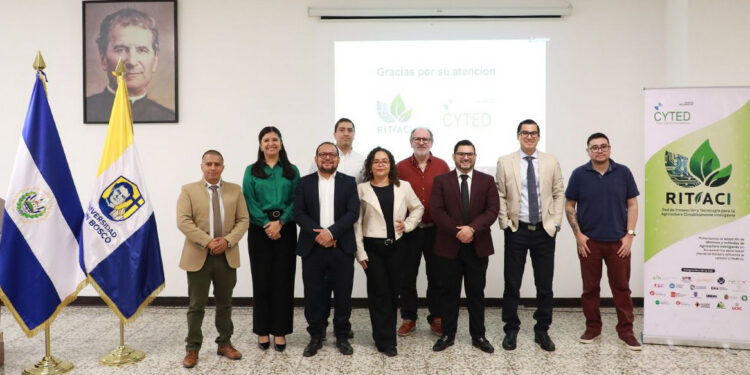 Red internacional fomenta la innovación agrícola con la participación de Chile en El Salvador.