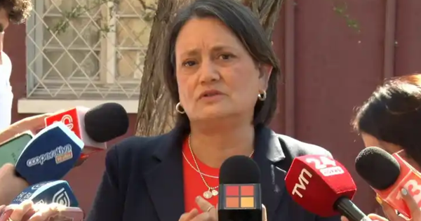 Laura Albornoz renuncia a la vocería de Jara en pleno proceso de investigación por viajes.