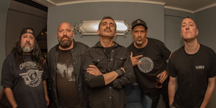 Los Morton estrenan «El Puñal»