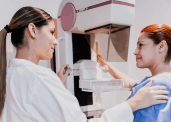 Mamografías y ecografías mamarias sin costo en Los Ángeles durante el mes de concienciación sobre el cáncer de mama.