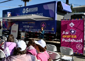 Gobierno de Santiago presenta el primer mamógrafo móvil en la comuna de Pudahuel.