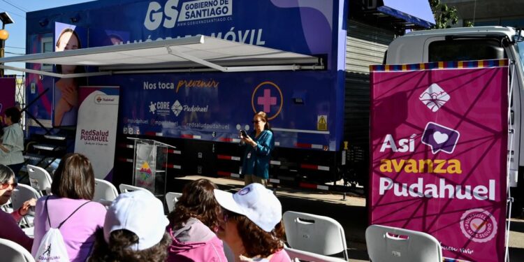 Gobierno de Santiago presenta el primer mamógrafo móvil en la comuna de Pudahuel.