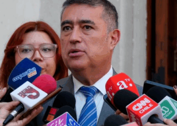 Desbordes cuestiona el «silencio absoluto» del Mineduc frente a la violencia en liceos emblemáticos.