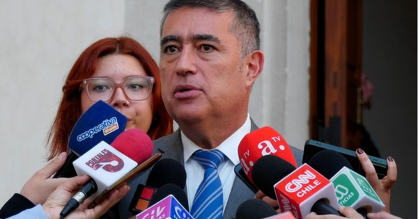 Desbordes cuestiona el «silencio absoluto» del Mineduc frente a la violencia en liceos emblemáticos.