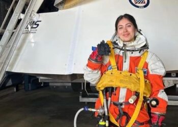 Astronauta chilena se prepara en cápsula de la NASA que irá a la Luna en 2026.
