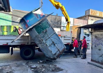 Recoleta saca kioscos que ya no se usan.