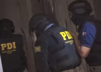 PDI atrapa casi 100 celulares robados en operativa en el Persa Bío Bío.