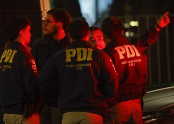 Roban en condominio de La Reina: Delincuentes sustraen bienes por un total de $180 millones.