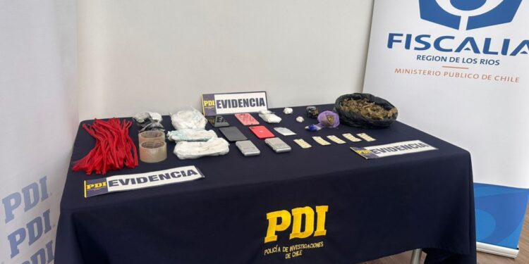 Detienen a tres extranjeros que introducían drogas en la cárcel de Valdivia a través de «pelotazos».