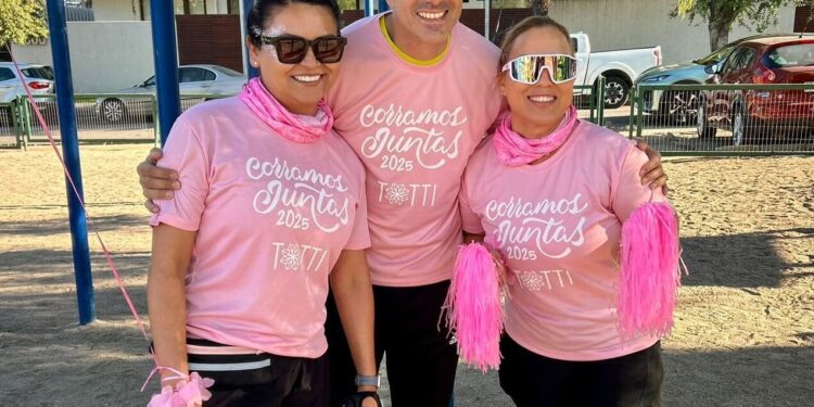 La Reina se pone rosa en corrida contra el cáncer de mama.