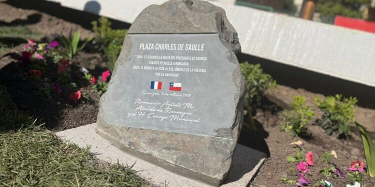 Se reinaugura la Plazoleta Charles de Gaulle en un emotivo evento de hermandad con Francia.