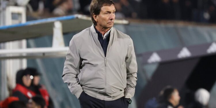 Fernando Díaz habría dejado la dirección técnica del colista D. Iquique a solo siete fechas del final del campeonato.