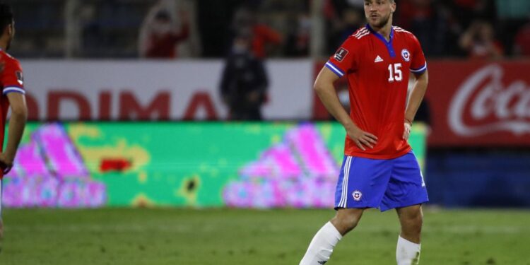 «Todos son necesarios»: Sierralta se distancia de Córdova y deja abierta la puerta a la Generación Dorada.