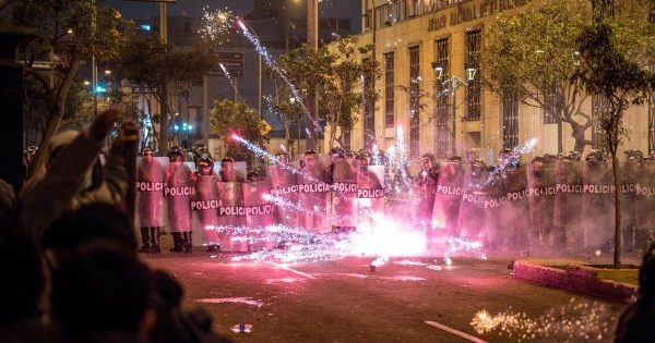 Crisis en Perú: un fallecido y estado de emergencia por el estallido de protestas.