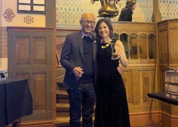 Fundación Nuestros Hijos recibe premio por su programa de apoyo contra el cáncer infantil.