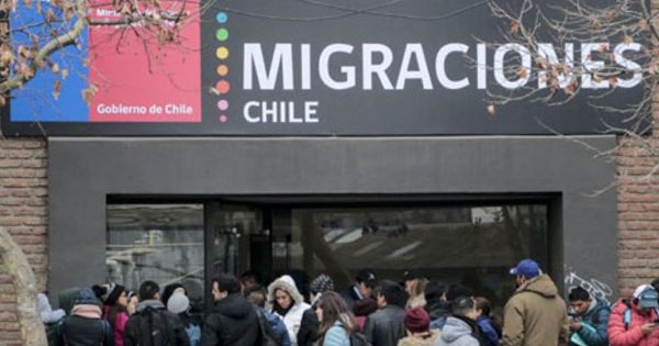 Comisión da el visto bueno a proyecto que busca limitar beneficios fiscales a inmigrantes en situación irregular.