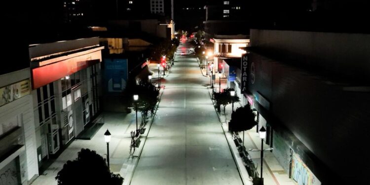 Talca moderniza su centro histórico con 400 lámparas LED.
