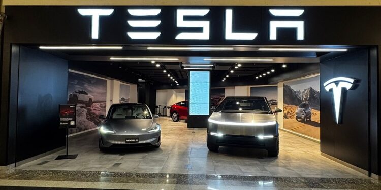 Tesla escoge Chile para su llegada a Sudamérica: abre su primera tienda.