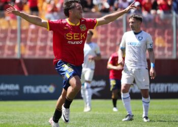 Unión Española vence a Huachipato y, por el momento, deja la zona de descenso.