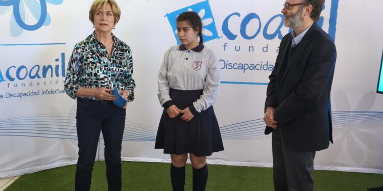 La Fundación Coanil le presenta a Evelyn Matthei propuestas para la inclusión.