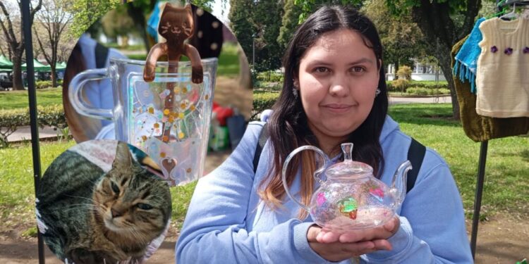 «Tetería Artemisa»: la historia de una joven y su gatita que han ganado el cariño de Los Ángeles.