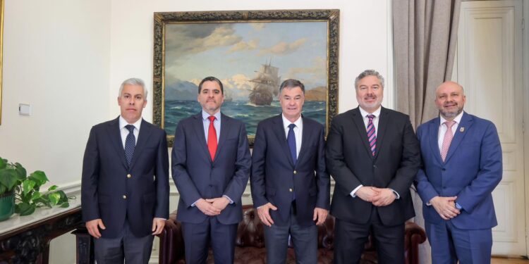 INJPL se junta con el presidente del Senado.