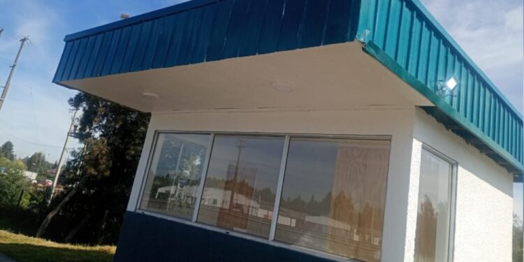 Reinstalan la caseta de Carabineros en Duqueco para mejorar la seguridad en la Ruta 5 Sur, cerca de Los Ángeles.