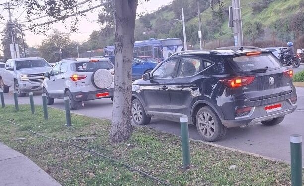 Inminentes choques frontales por autos sin control y en contra del tráfico en Valle de Cóndores.