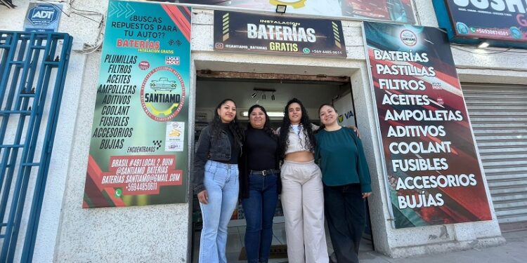 «Santiamo», donde vender baterías huele a «Perfume de Mujer».