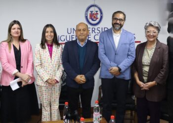 Gobierno anuncia que se pondrá las pilas para hacer cambios que beneficien a los estudiantes no tradicionales.