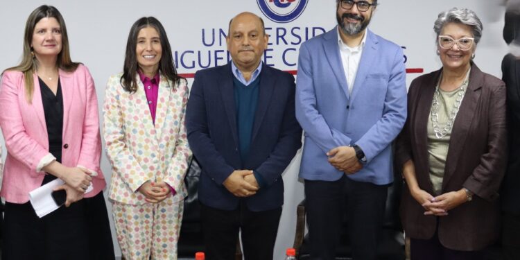 Gobierno anuncia que se pondrá las pilas para hacer cambios que beneficien a los estudiantes no tradicionales.