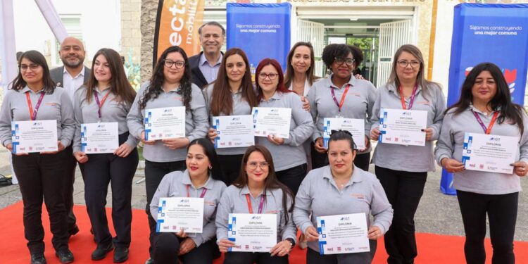 Más de 2.100 mujeres ya están manejando buses de Red Movilidad.