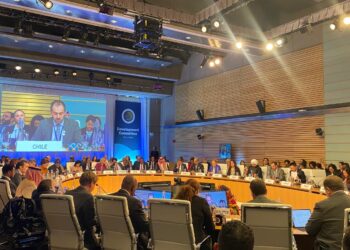 La economía chilena se destaca por su fuerza y estabilidad fiscal.