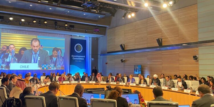 La economía chilena se destaca por su fuerza y estabilidad fiscal.